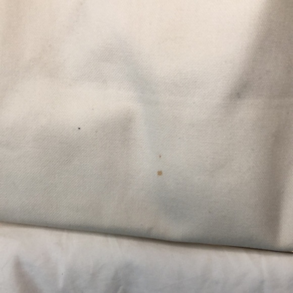 Cream and gold large canvas tote. Non brand. Gold chain & faux leather straps. - Picture 4 of 11